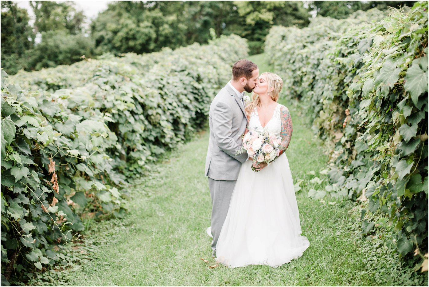 bluemont-vineyard-wedding-photo